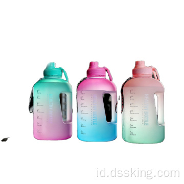 Fashion Fitness Sports Water Bottle Gradient Kapasitas Besar Kettle Straw